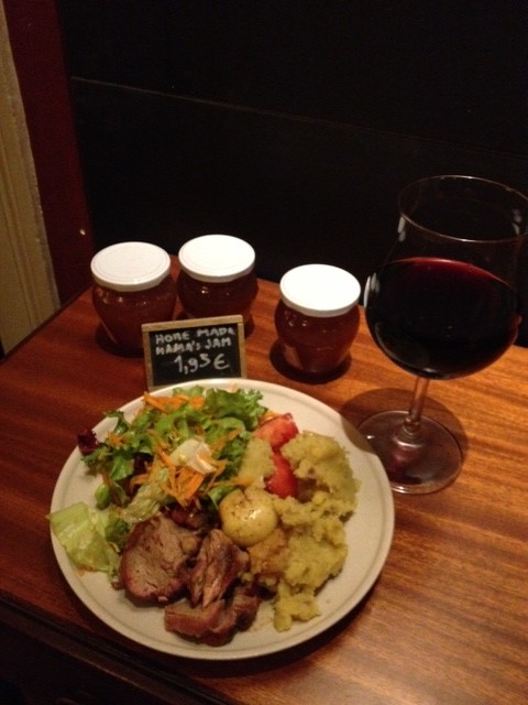 mamma's dinner home hostel lisbon