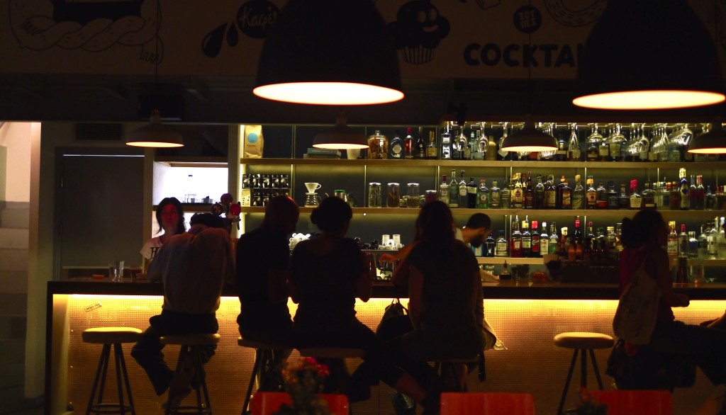 This is our guide, Andrea's favourite joint: the Bel Ray Bar in Koukaki. This is a completely non touristy neighbourhood but filled with great bars and places to eat. 